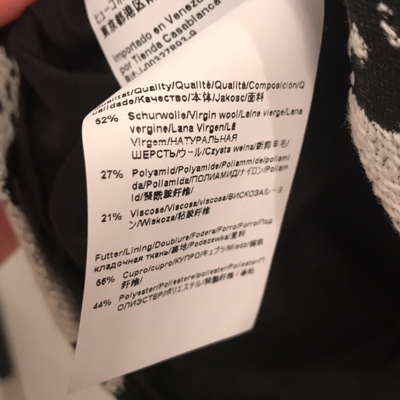 Hugo Boss brand size 8 lined straight skirt with zipper closure - Picture 6 of 7